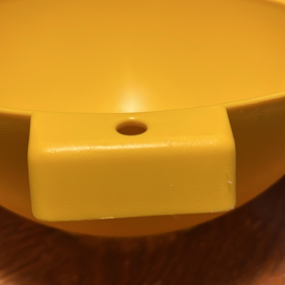 Large Tupperware Strainer or Collander or Sieve Yellow 2 Qt. 1523-7 - Picture 5 of 11